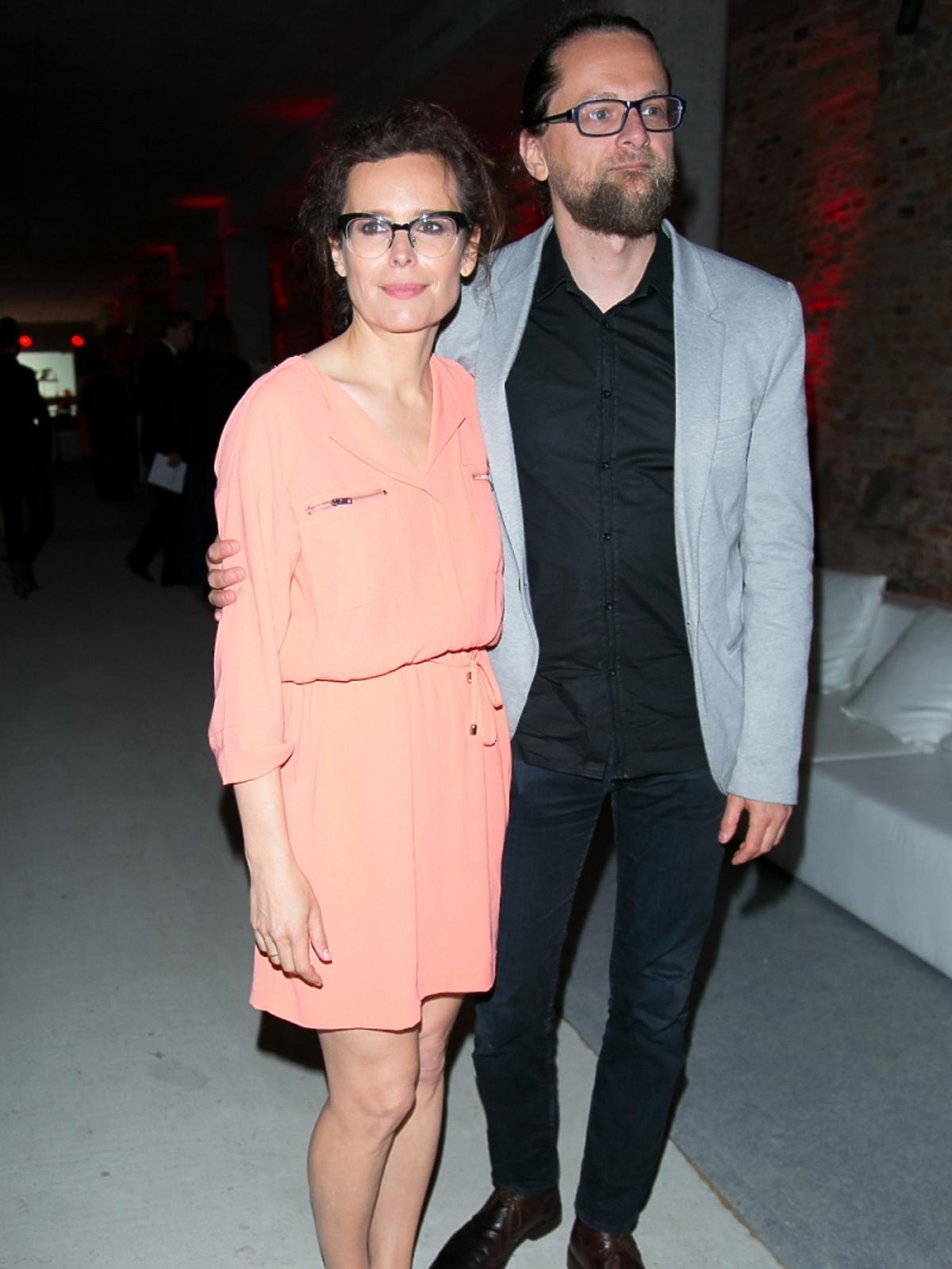 Agata Passent z partnerem na imprezie magazynu Esquire