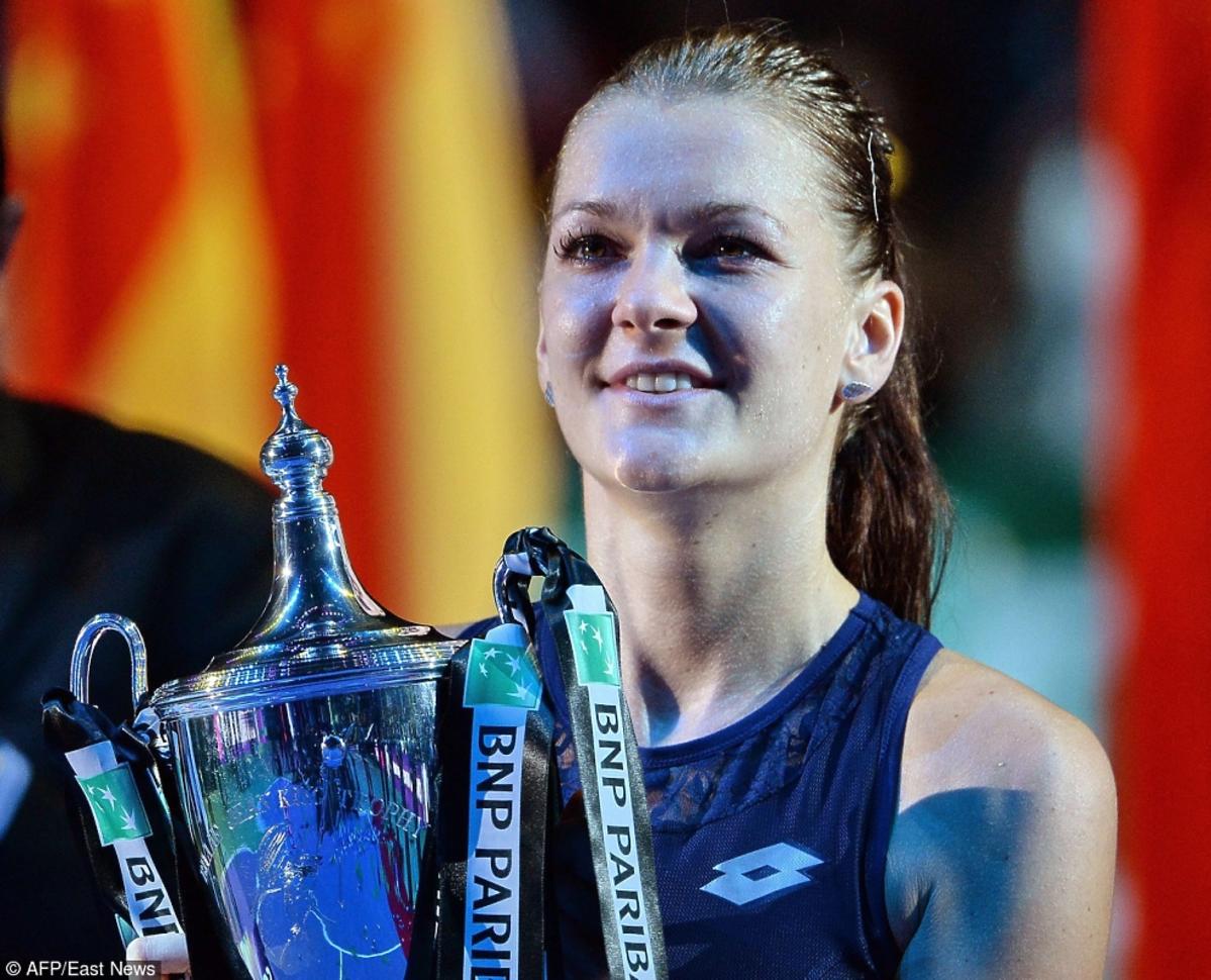 Agnieszka Radwańska z pucharem po zwycięstwie w turnieju Masters