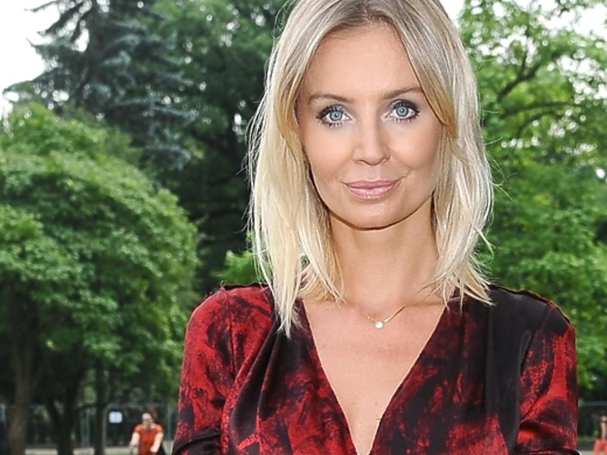 Agnieszka Szulim pozuje ze świnią