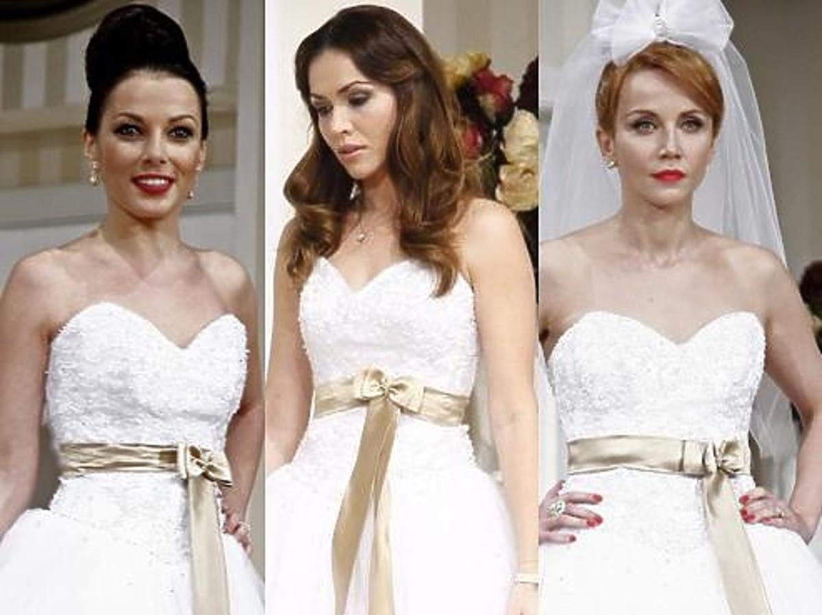 Aktorki w sukniach ślubnych podczas próby spektaklu "Ślub Doskonały"