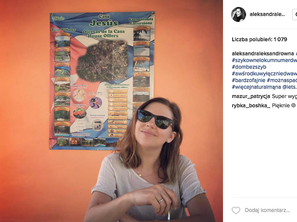 Aleksandra Kwaśniewska w okularach
