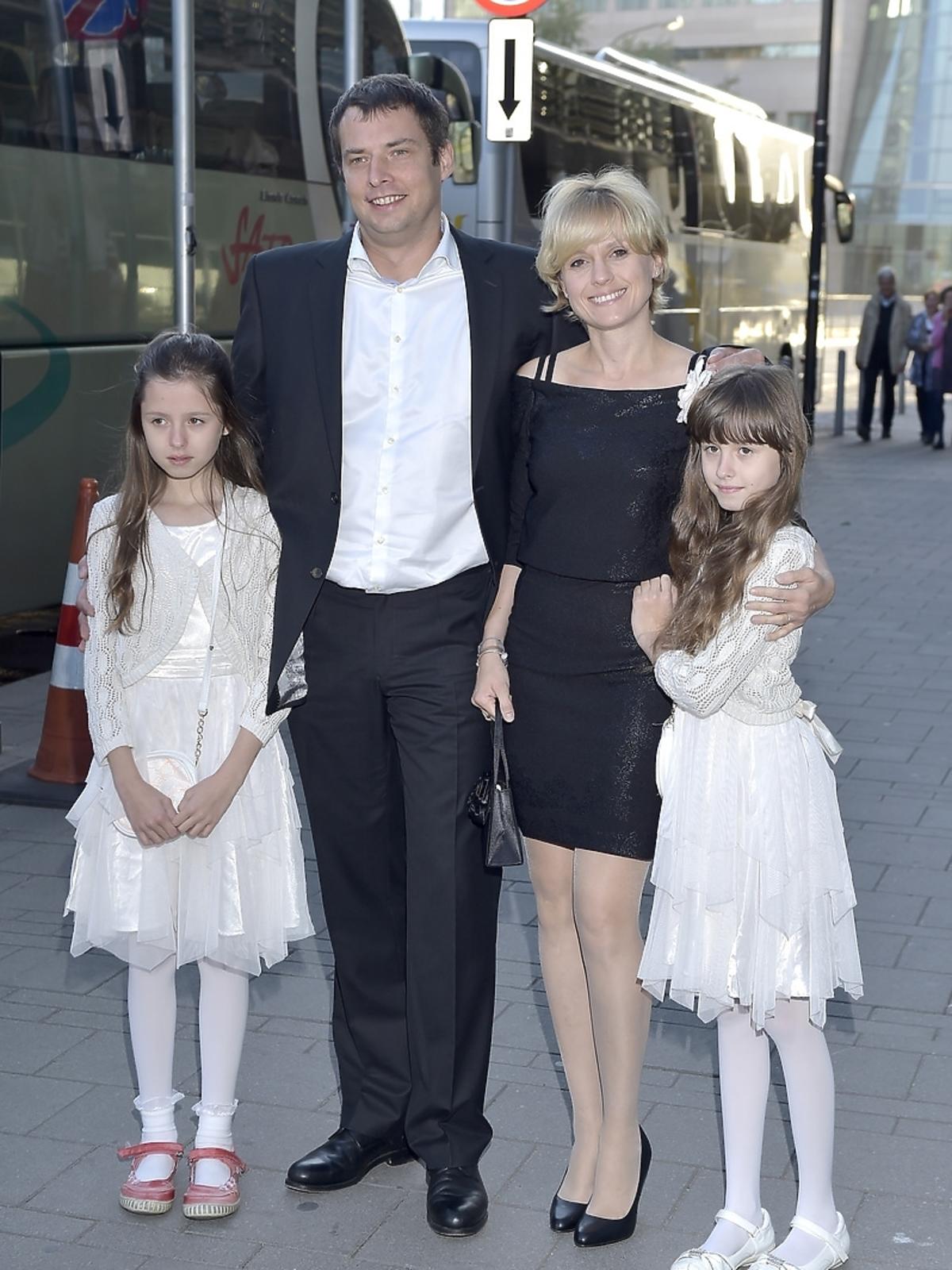 Aleksandra Woźniak z mężem i dziećmi na Gali Hotel Przyjazny Rodzinie