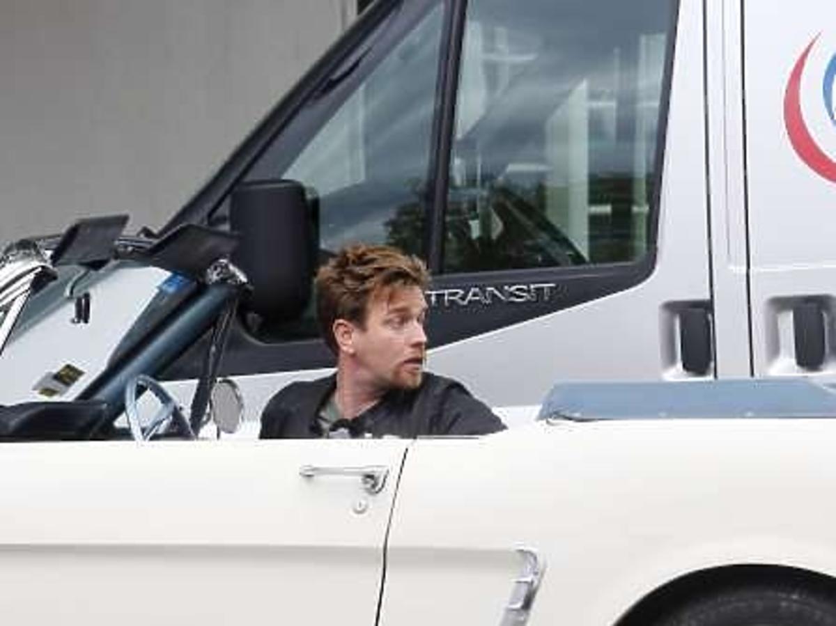 ALLONS_1159385_preview_Ewan McGregor 04.jpg