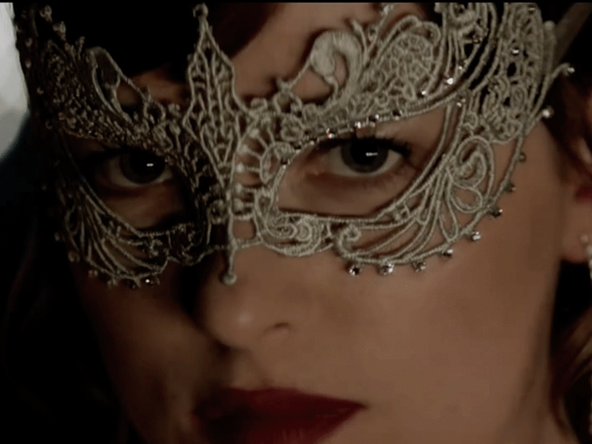Anastasia Steele w masce