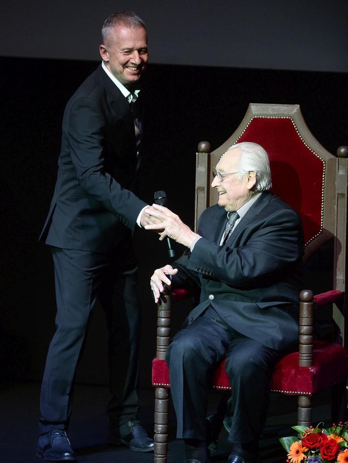 Andrzej Wajda na krześle