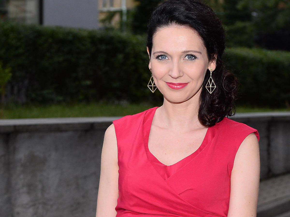 Andżelika Piechowiak na imprezie w czerwonej sukience