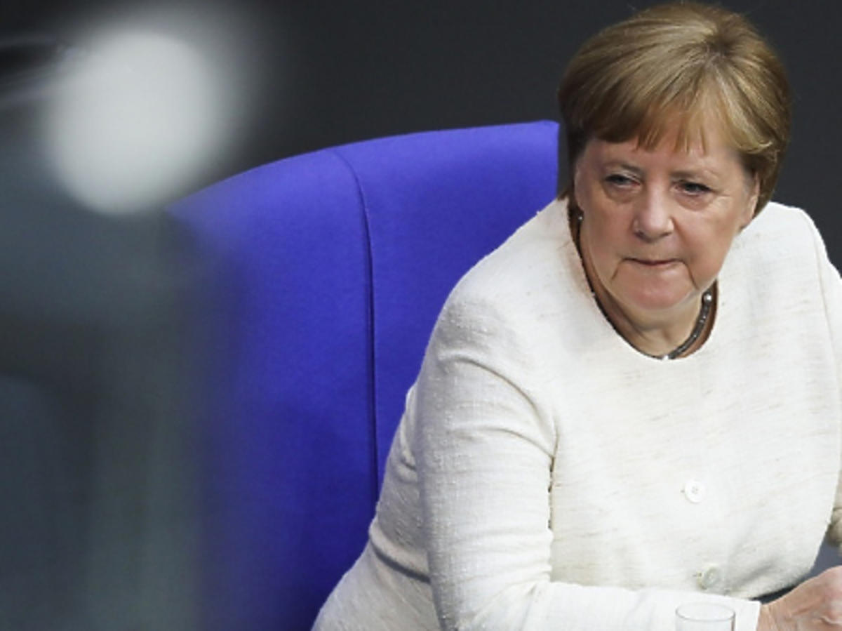Angela Merkel drgawki wideo