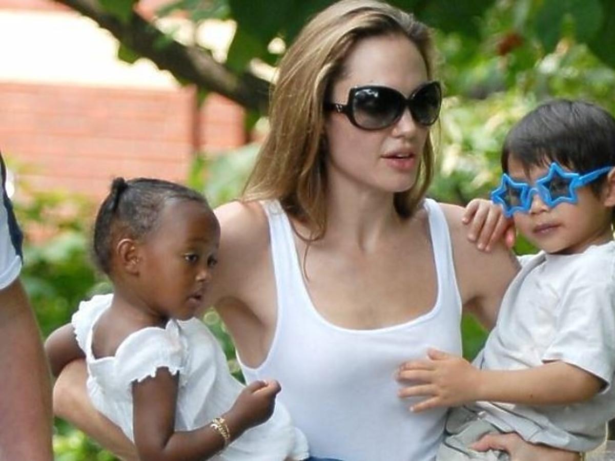 Angelina Jolie w okularach