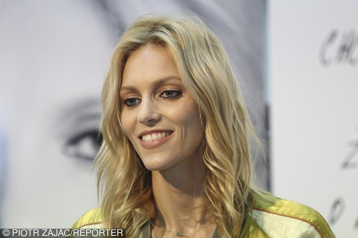 Anja Rubik z falowanymi włosami