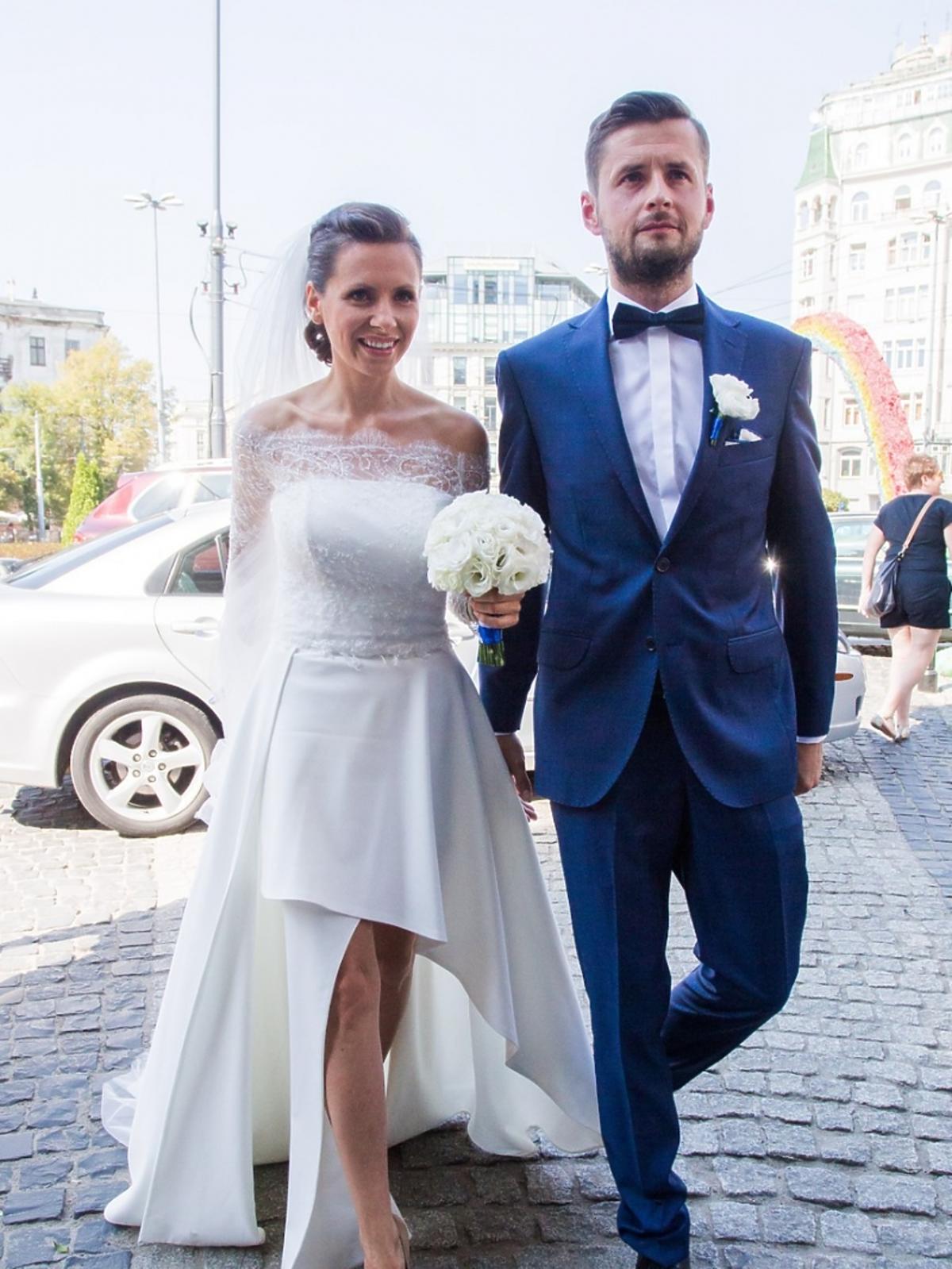 Anna Kerth w ślubnej sukni i Michał Gosiewski