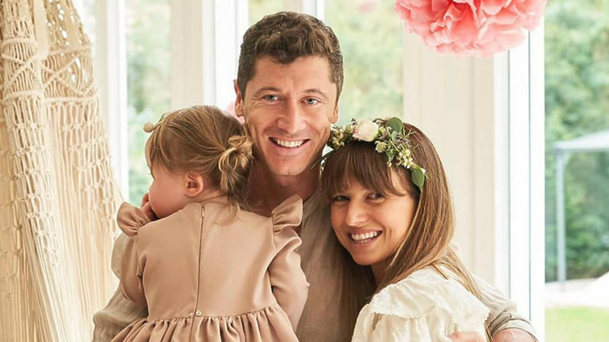 Jak Ma Na Imię Córka Lewandowskiego Robert Lewandowski pokazał twarz Klary! Jak wygląda córka Lewandowskich?