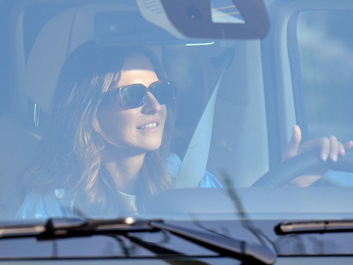 Anna Lewandowska jedzie samochodem