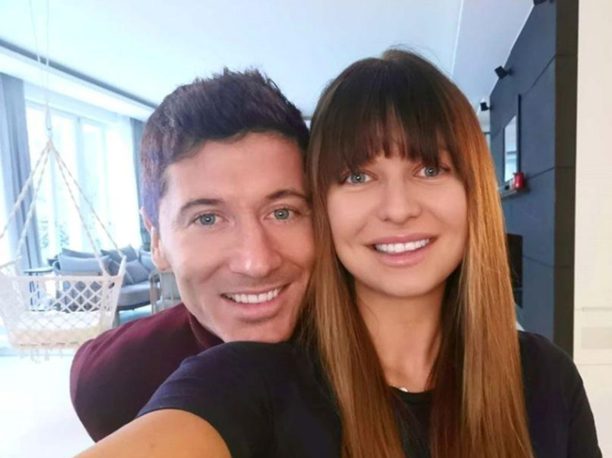 Anna Lewandowska pozuje z mężem