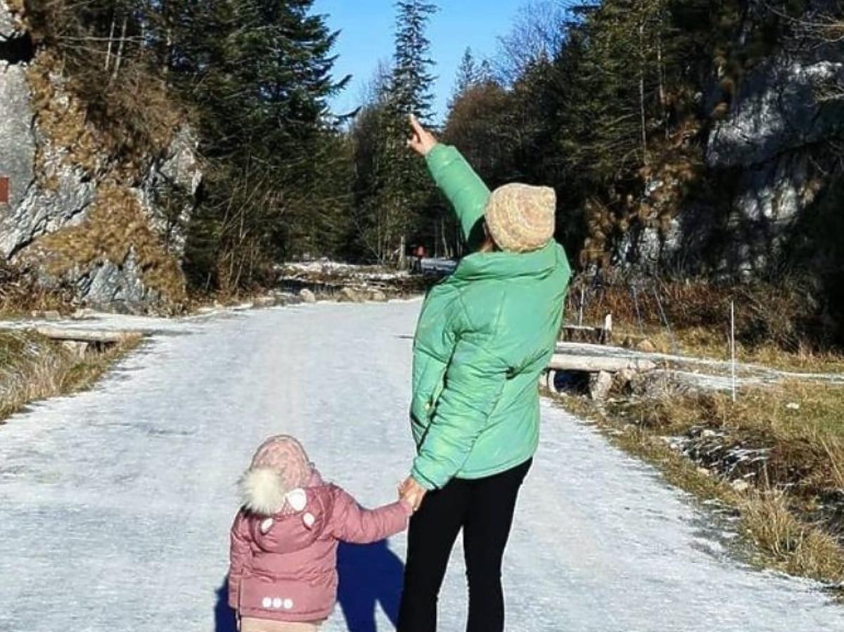 Anna Lewandowska z Klarą w górach