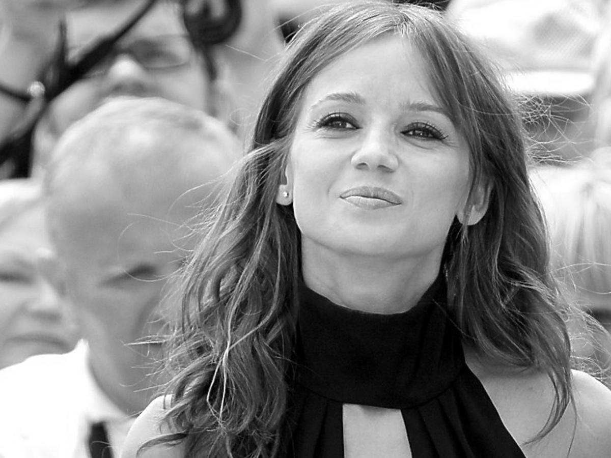 Anna Przybylska na festiwalu w Gdyni pozuje do zdjęć