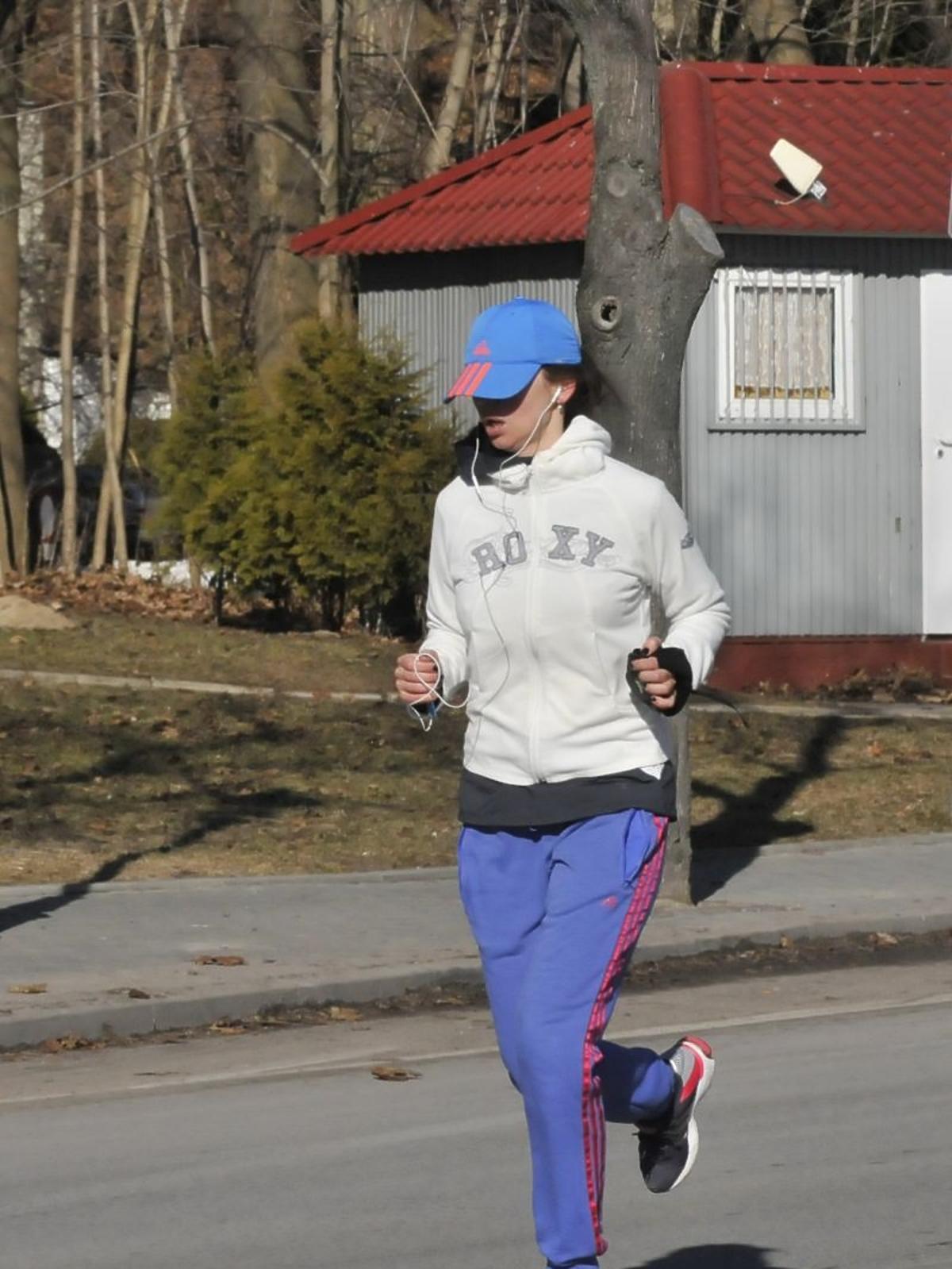 Anna Przybylska uprawia jogging, 2013 r.