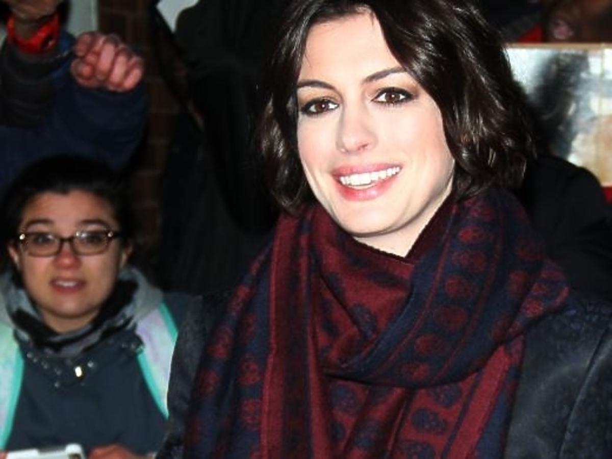Anne Hathaway dba o swoich fanów