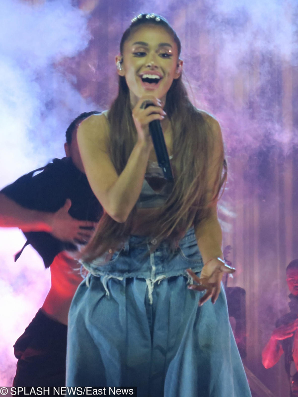 Ariana Grande podczas koncertu 
