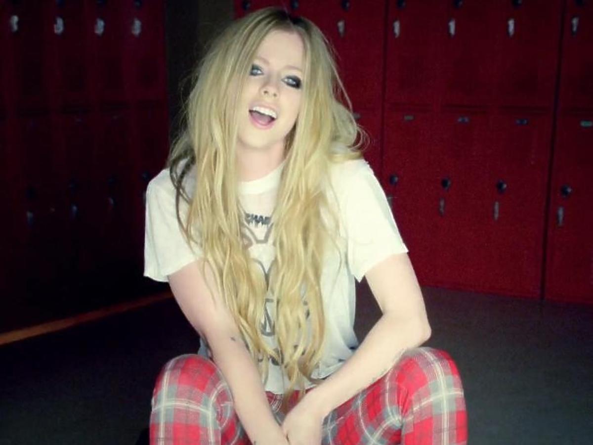 Avril Lavigne "Here’s To Never Growing Up"