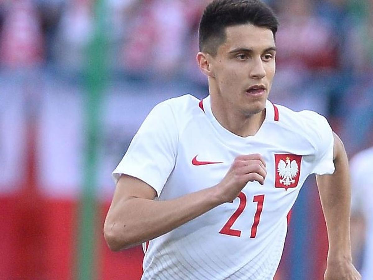 Bartosz Kapustka w koszulce reprezentacji