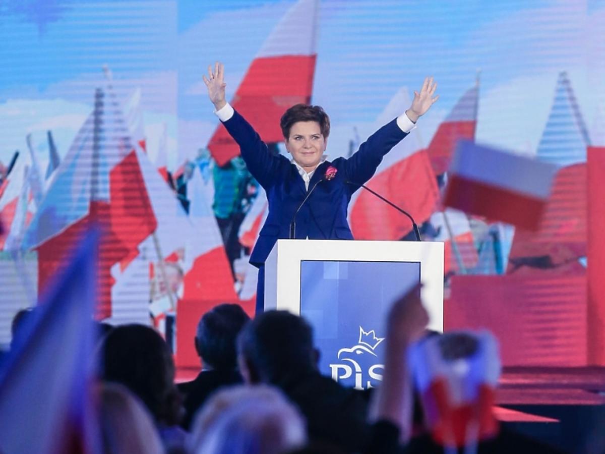 Beata Szydło triumfuje na wiecu wyborczym