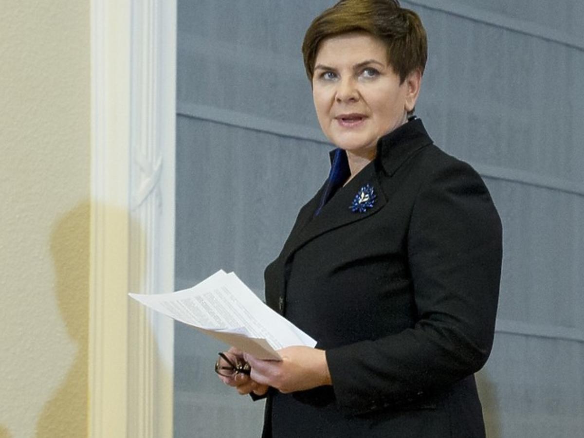 Beata Szydło w marynarce