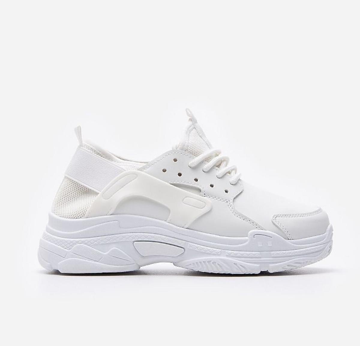 Białe sneakersy wyprzedaż House