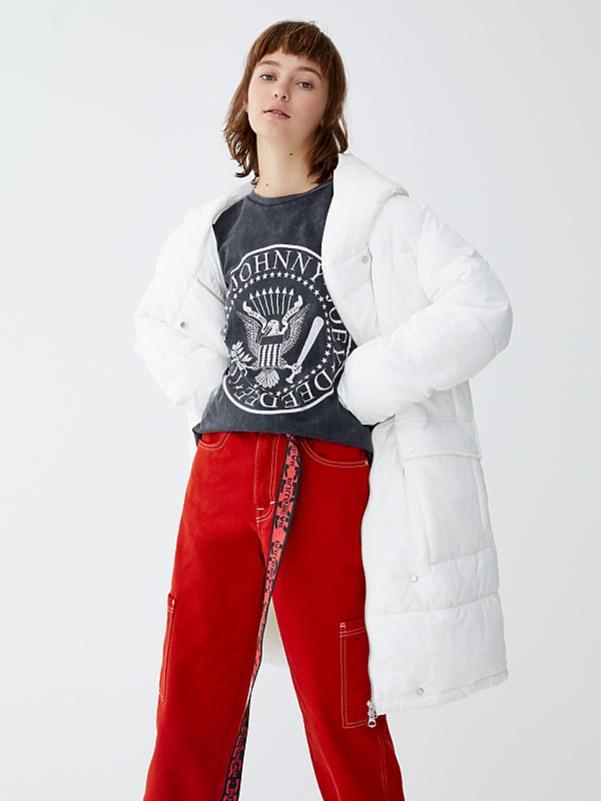 biały puchowy płaszcz z pull&Bear