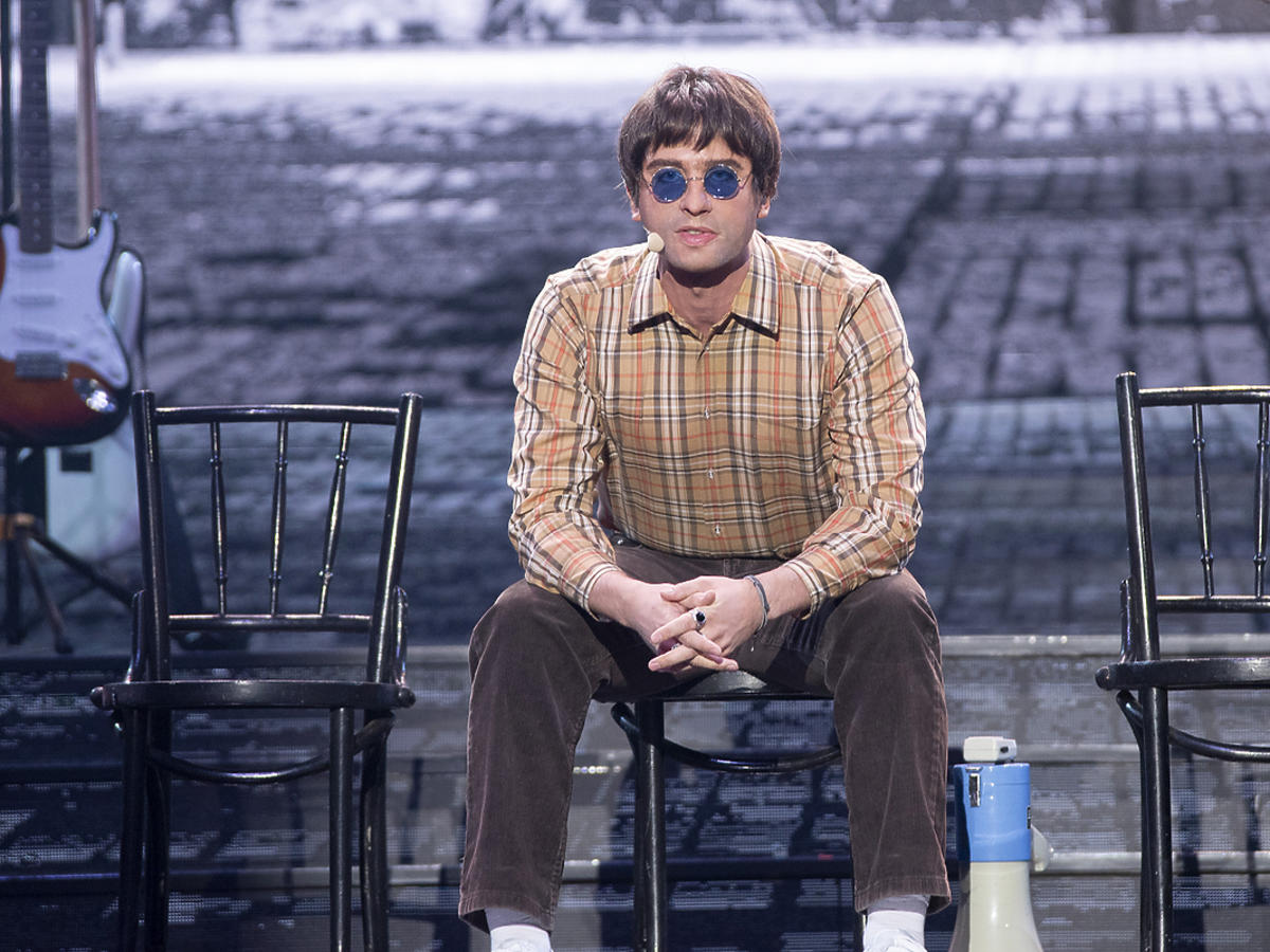 Boogie z Łobuzów wcielił się w Liama Gallaghera z Oasis i zaśpiewał „Wonderwall”