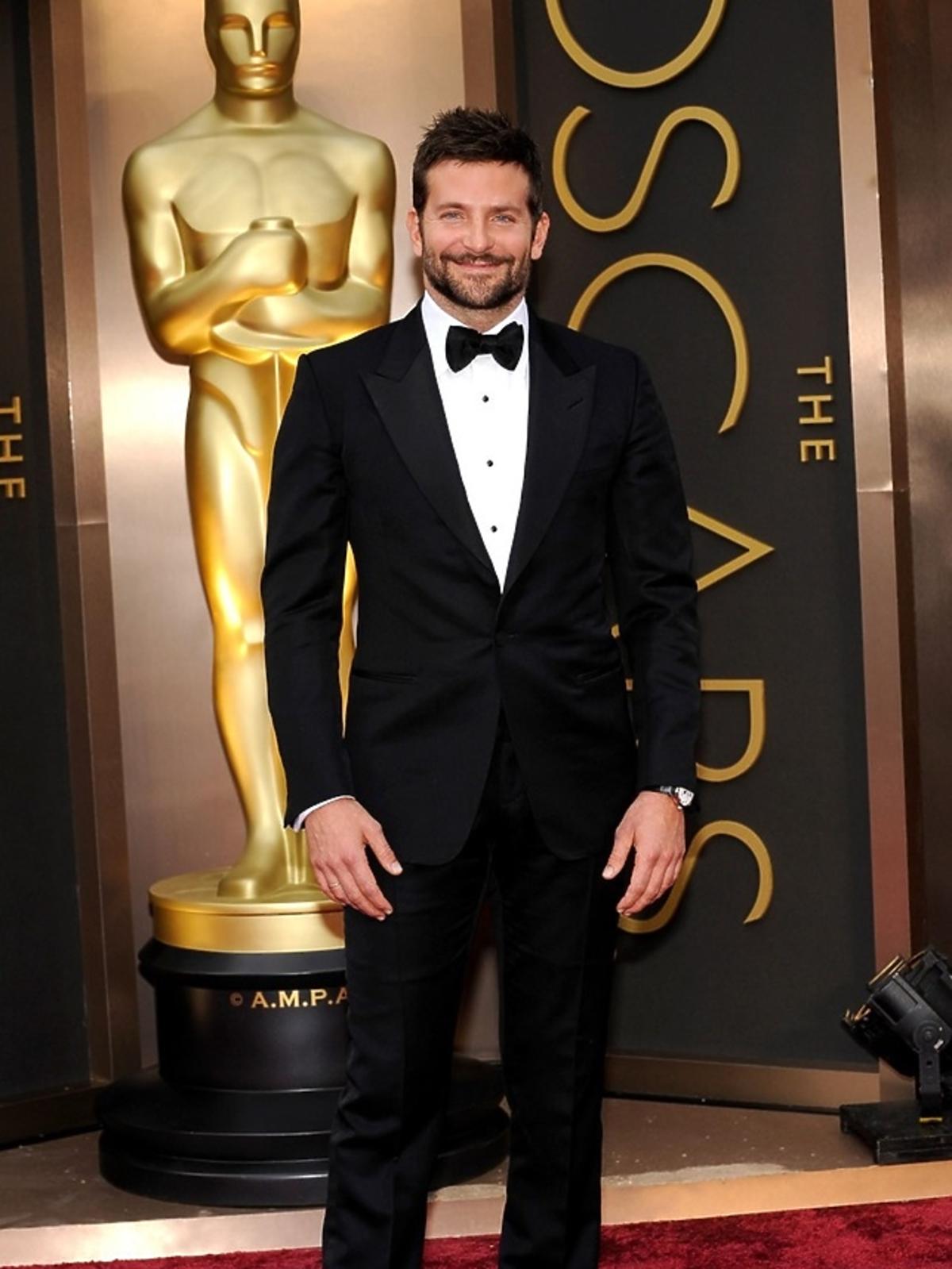 Bradley Cooper w garniturze