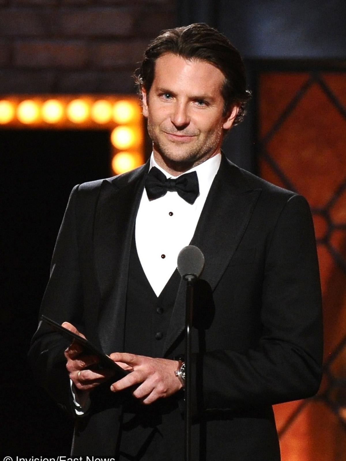 Bradley Cooper w garniturze