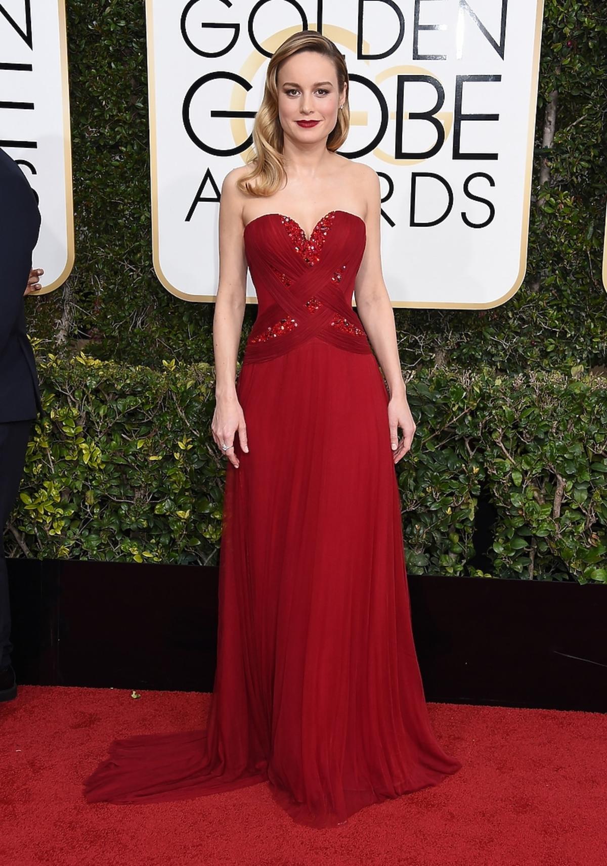 Brie Larson na rozdaniu Złotych Globów 2017 - czerwony dywan