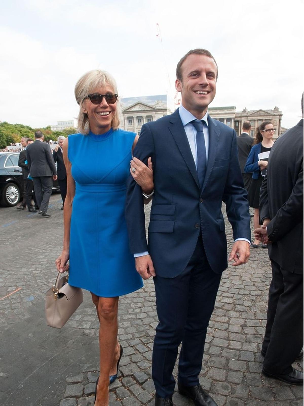 Brigitte i Emmanuel Macron podczas obchodów Dnia Bastylii 15, Brigitte w total looku Louis Vuitton