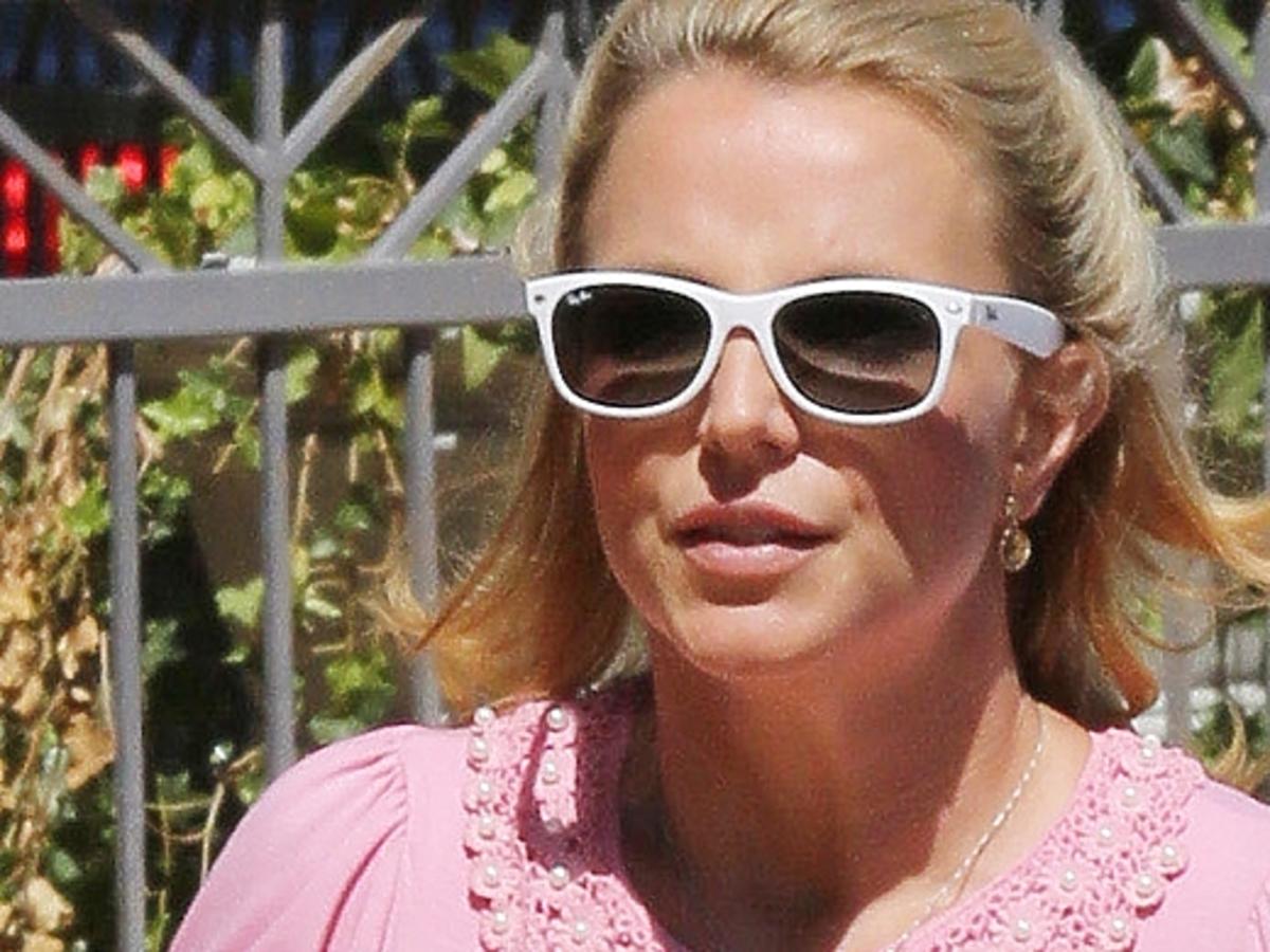 Britney Spears w obcisłej koszulce