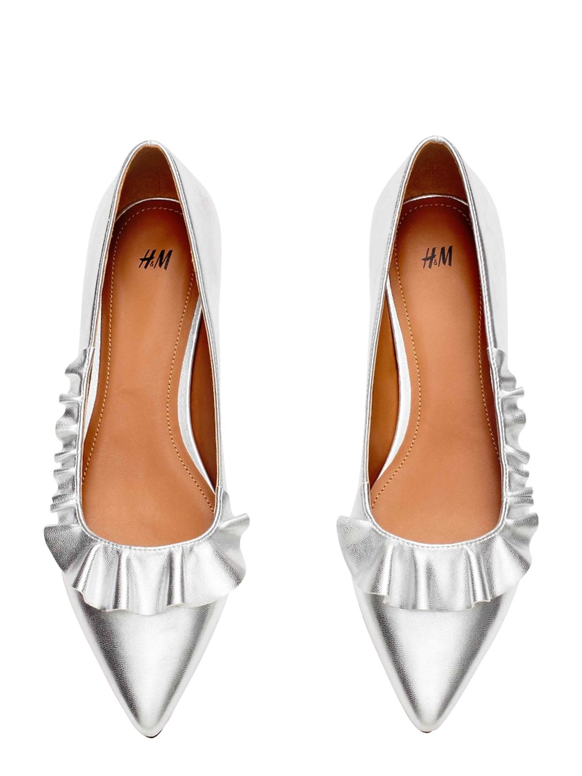 Buty na studniówkę 2017 Zara Reserved niski obcas - srebrne baleriny z falbanką H&M