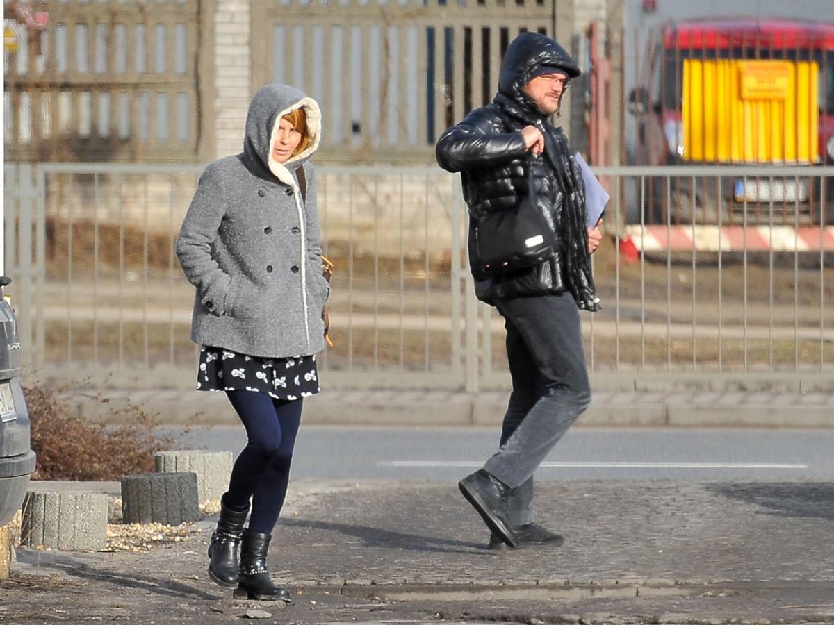 Cezary Pazura z żoną w zimowych stylizacjach