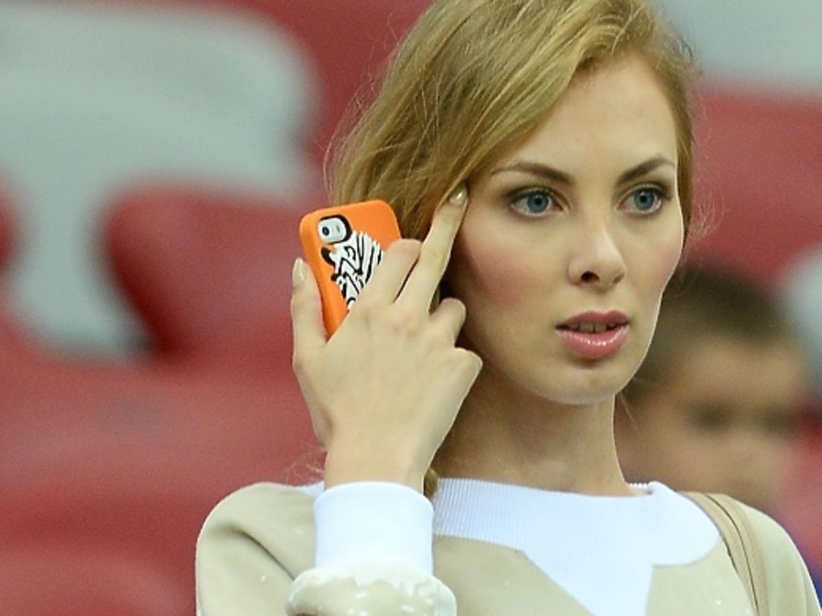 Charlize Mystery wydaje książkę