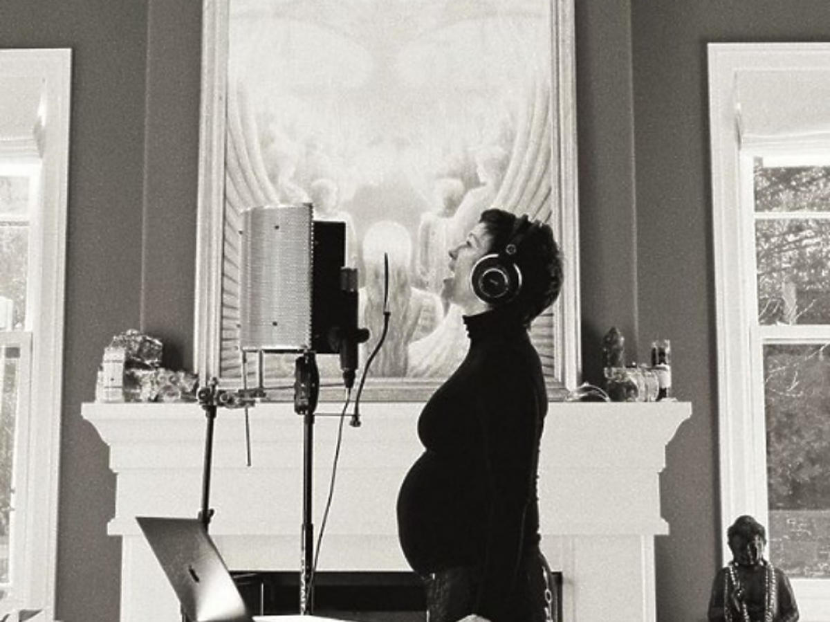 Ciężarna Alanis Morissette na zdjęciu na Instagramie
