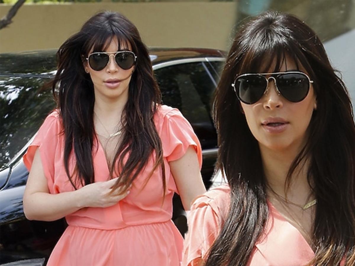 Ciężarna Kim Kardashian w kombinezonie