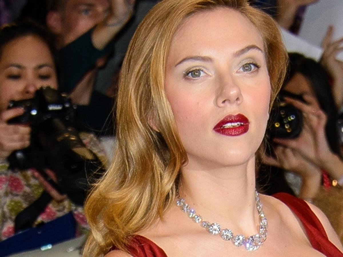 Ciężarna Scarlett Johansson na premierze filmu "Kapitan Ameryka Zimowy żołnierz"