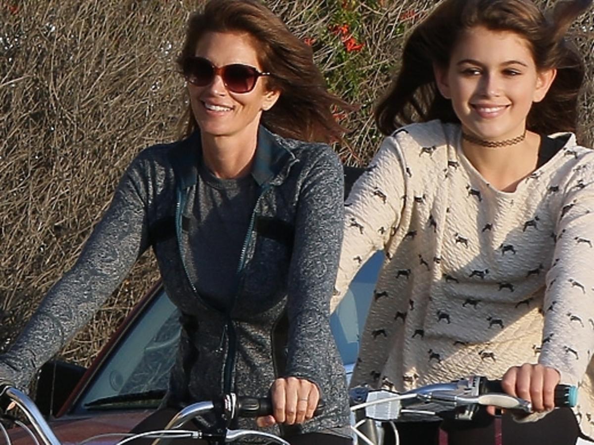 Cindy Crawford z córką na przejażdżce rowerowej w Malibu