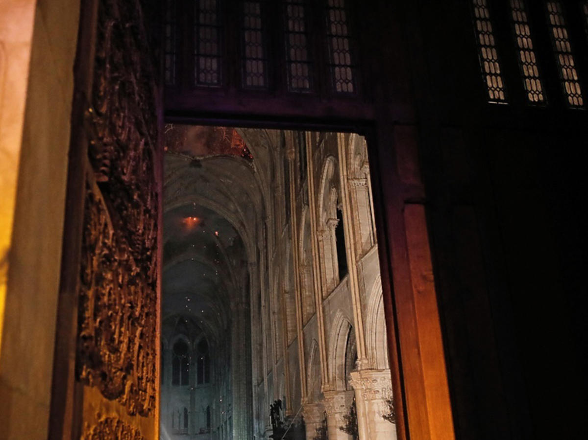 Co ocałało po pożarze w katedrze Notre Dame