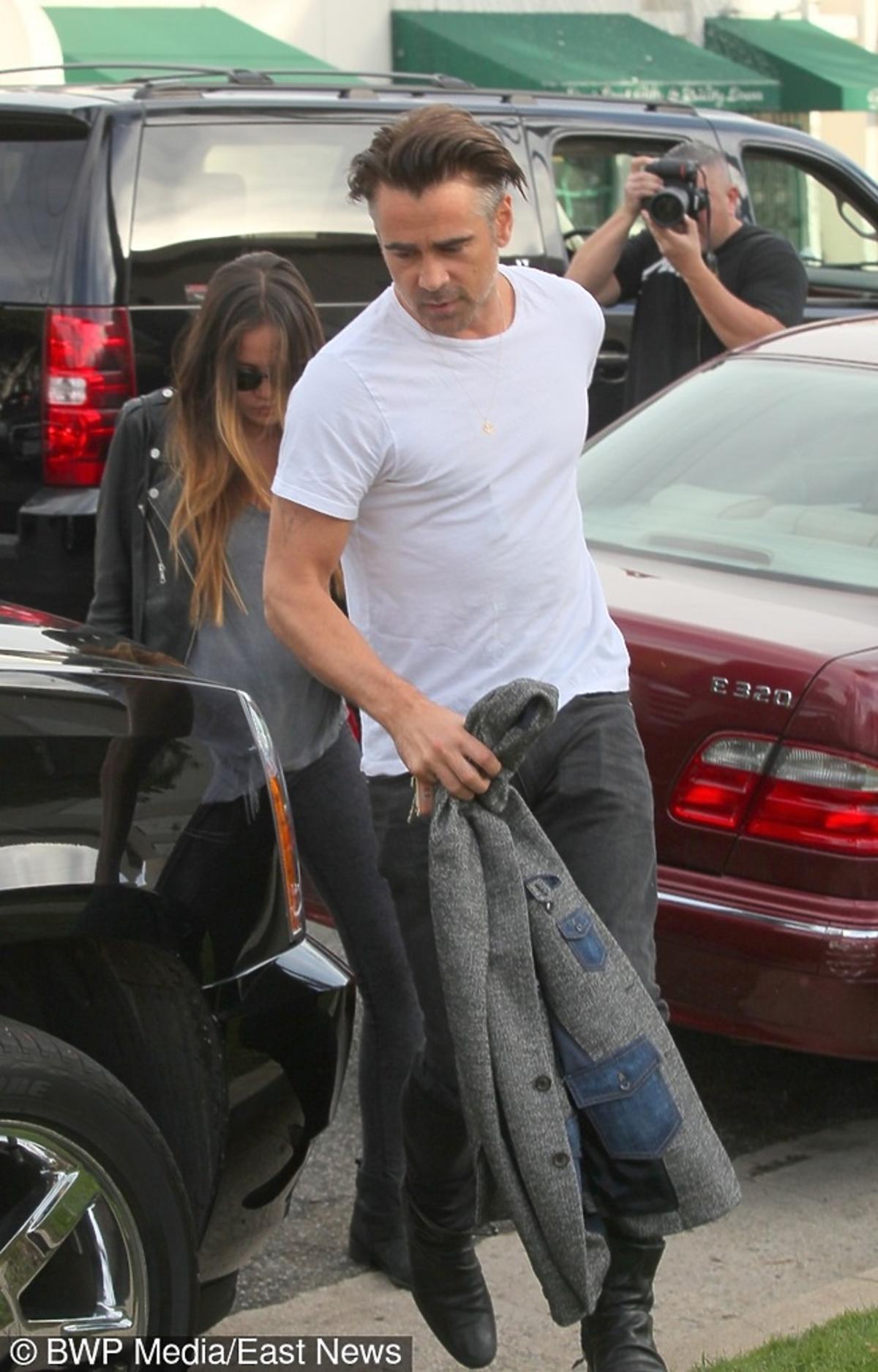 Colin Farrell w białej koszulce