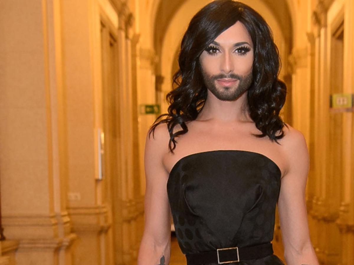 Conchita Wurst w czarnej sukni