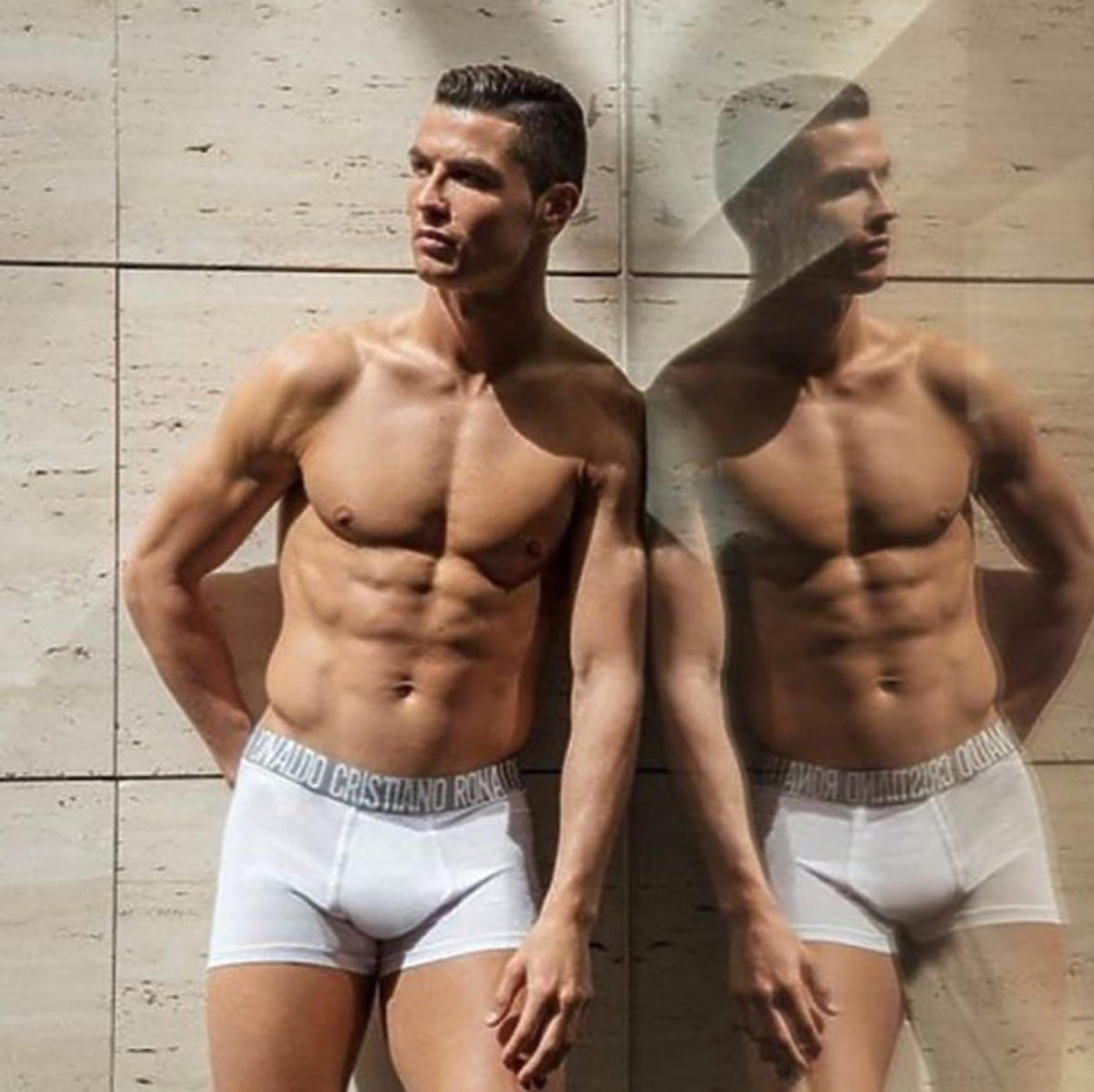 Cristiano Ronaldo bez koszulki