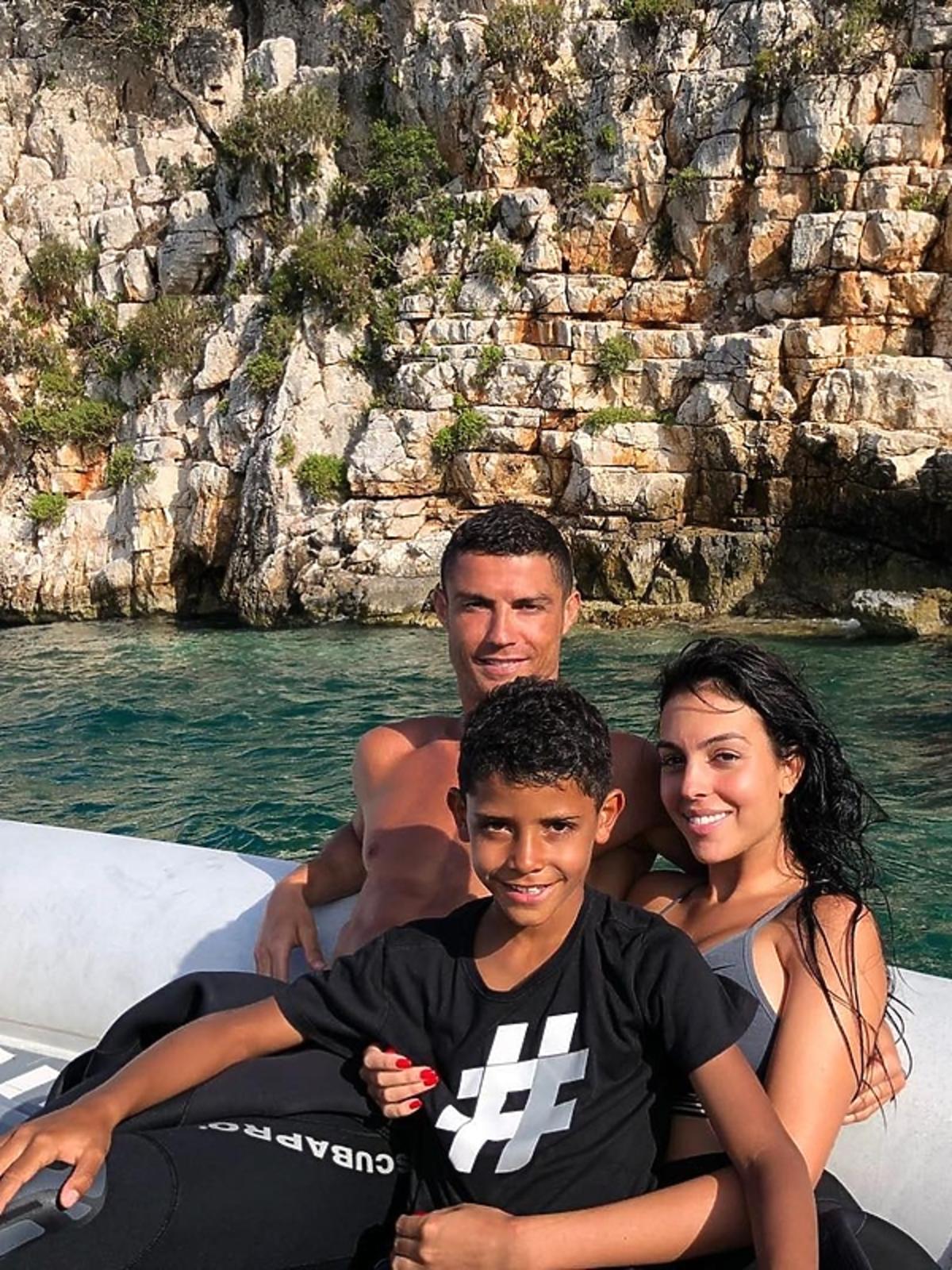 Cristiano Ronaldo i Georgina Rodríguez na wakacjach z rodziną