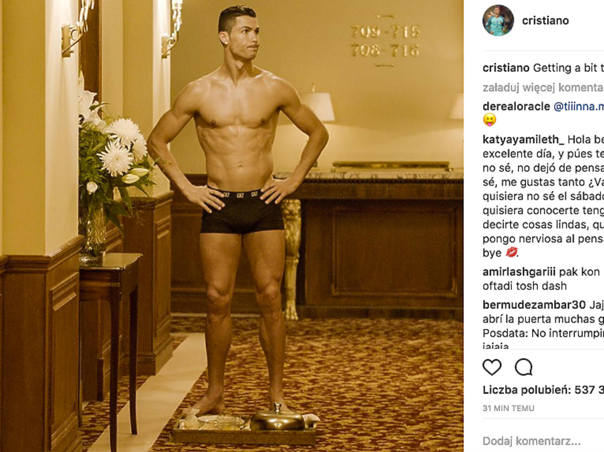Cristiano Ronaldo  pokazuje ciało na wakacjach 
