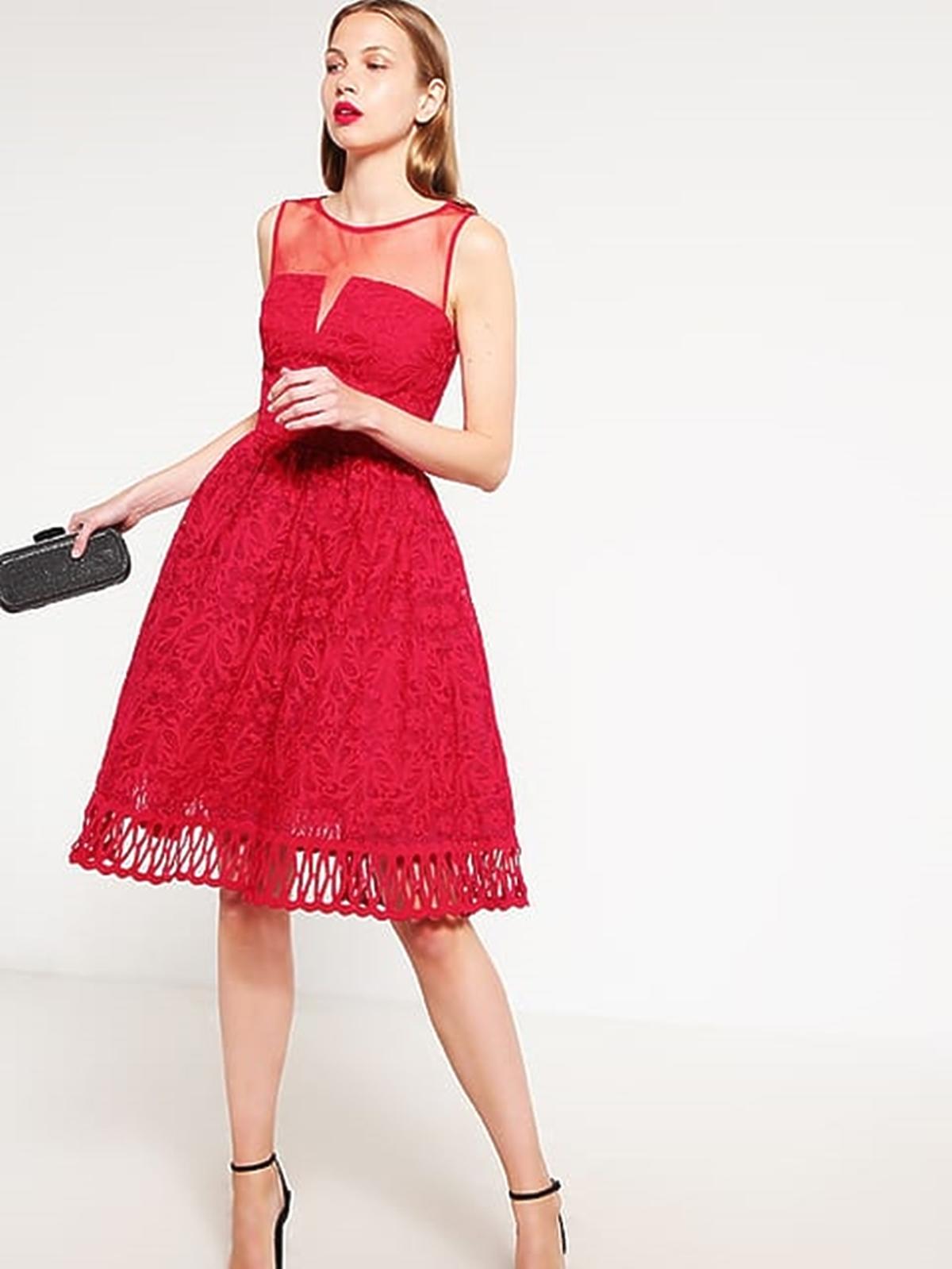 Czerwona sukienka, Chi Chi London (Zalando.pl), przeceniona z 379,00 zł na 189,50 zł