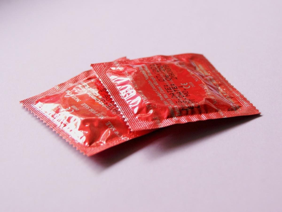 czerwone prezerwatywy