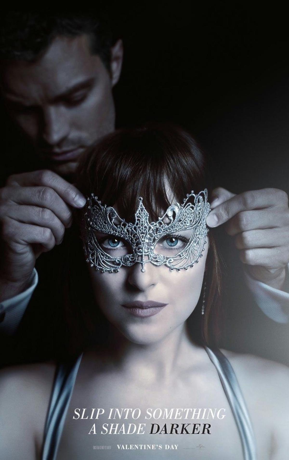 Dakota Johnson i Jamie Dornan na plakacie filmu Ciemniejsza strona Greya